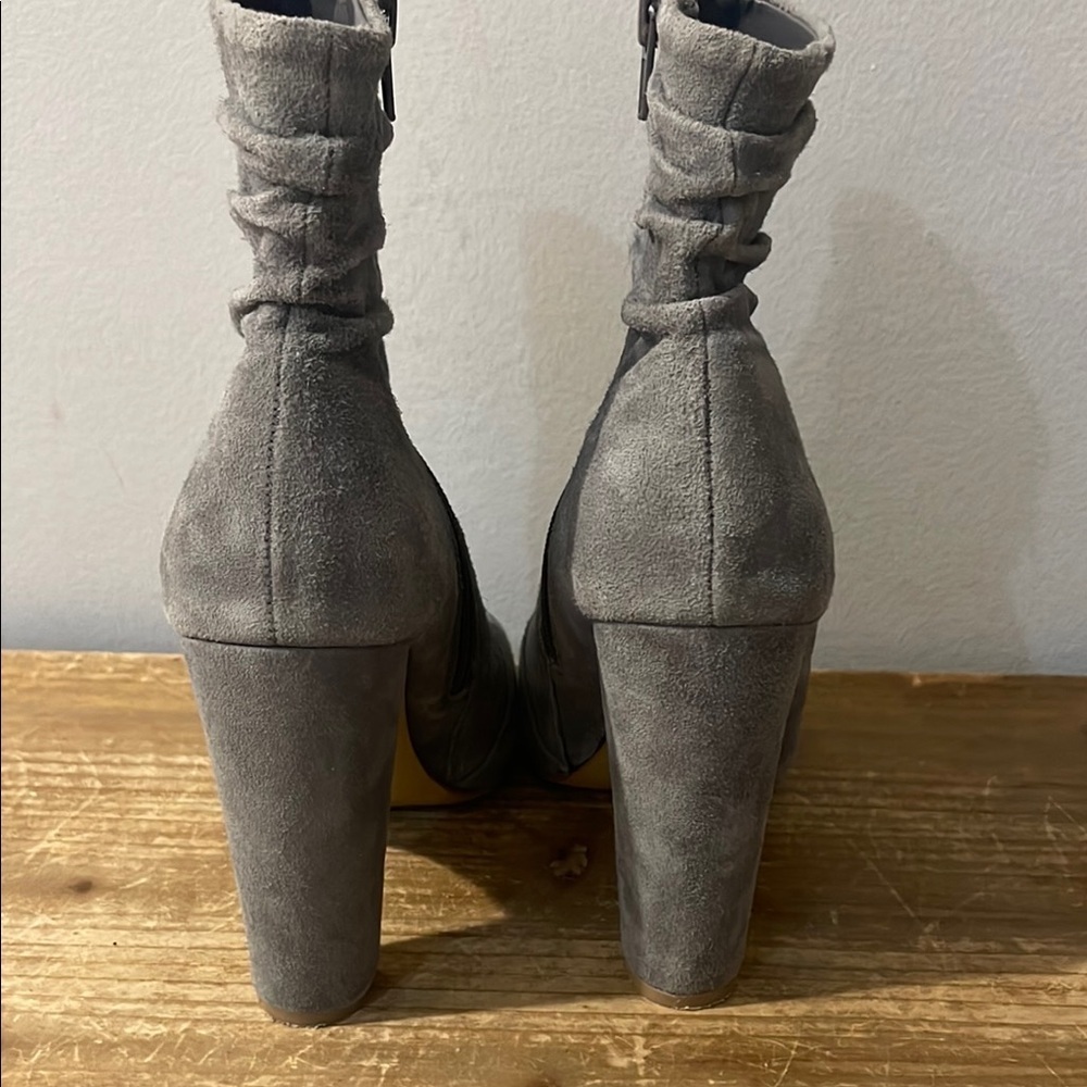 Steve Madden "Ellison" Light Soft Gray Suede Peep-Toe Ankle Boots size 7.5 - Picture 3 of 11
